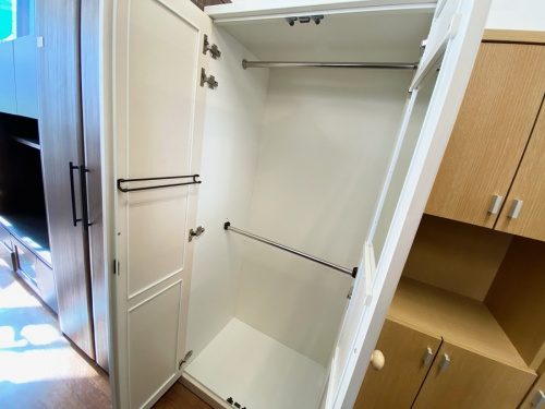 クローゼット収納のワードローブ