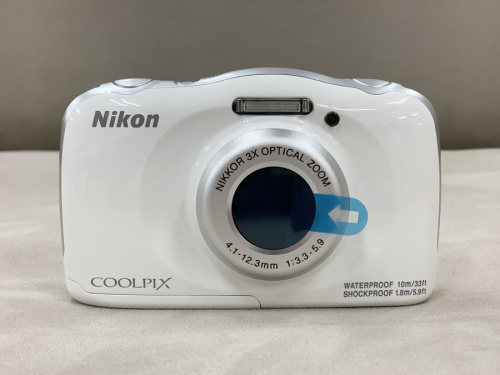 コンパクトカメラのNIKON ニコン