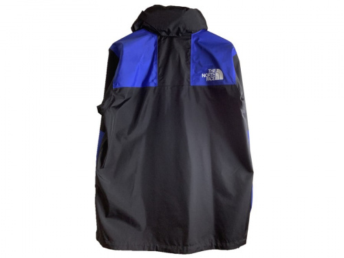 ジャケットのTHE NORTH FACE