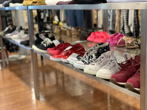 アディダス　ナイキ　コンバース　ニューバランス