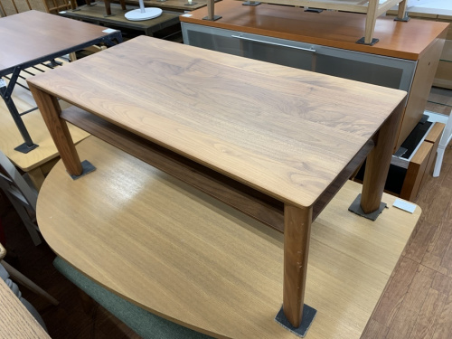 生活家具のローテーブル