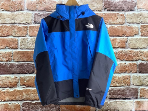 レディースファッションのナイロンジャケット