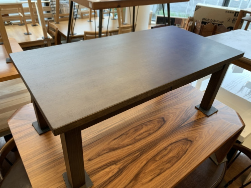 生活家具のセンターテーブル