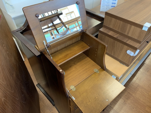 ドレッサーのチェスト