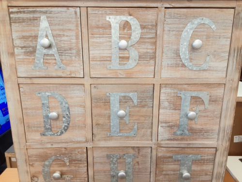 チェストのアンティークデザイン