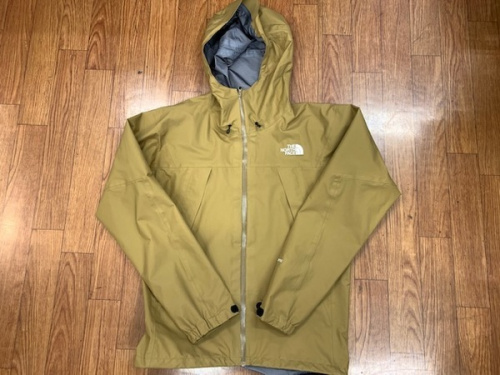 アウトドアウェアのクライムライトジャケット