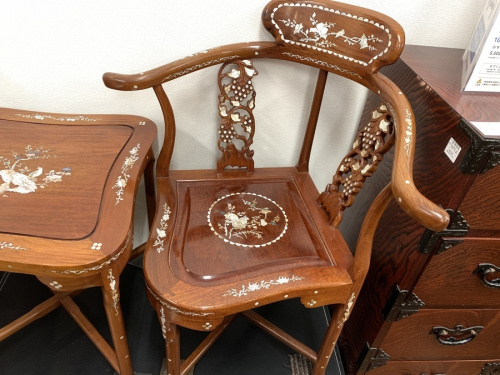 テーブルのイス