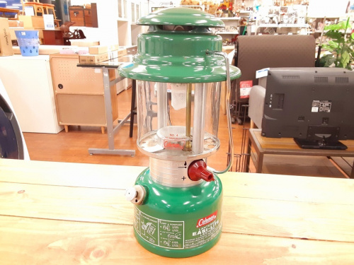 アウトドアのガソリンランタン