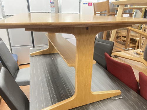 無印良品のリビングでもダイニングでも使えるテーブル