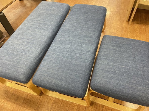 リビングでもダイニングでも使えるテーブルのオーク材