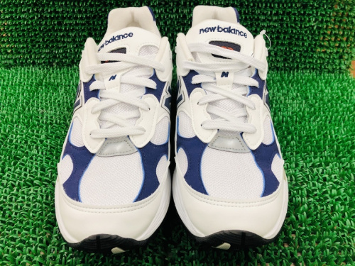 スニーカーのNEW BALANCE