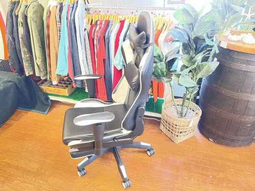 イスのゲーミングチェア