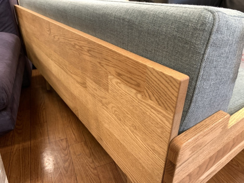 MOMONATURALの2人掛けソファ