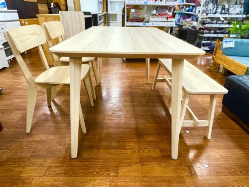 ダイニングセットのIKEA