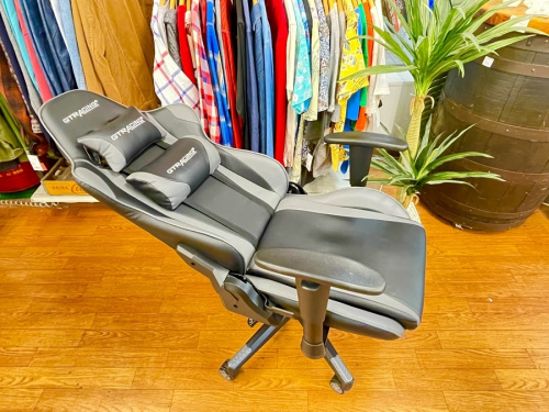 イスのゲーミングチェア