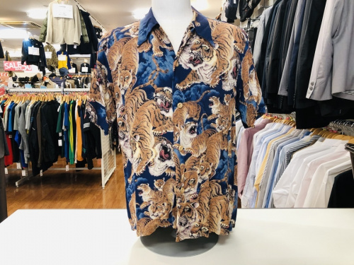 メンズファッションのアロハシャツ