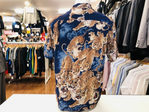 アロハシャツのサンサーフ