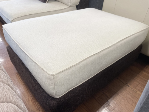 アルモニアのカウチソファー