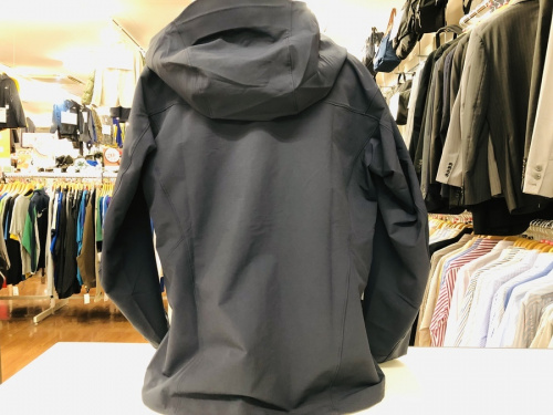 アウトドアウェアのアークテリクス