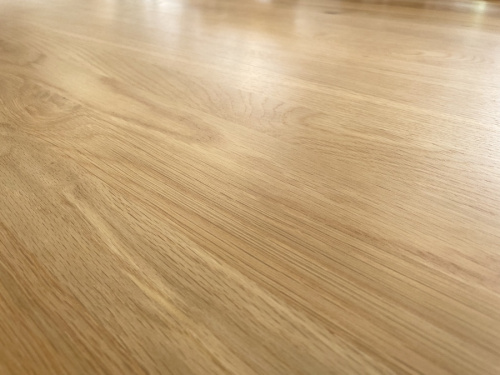 オーク材のチェア