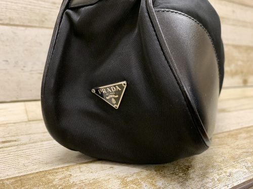 バッグのPRADA