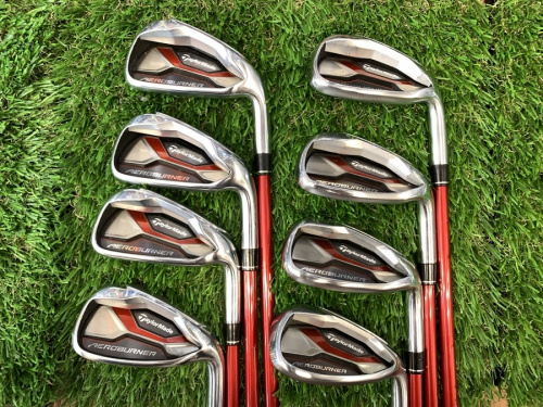 スポーツ用品のゴルフ