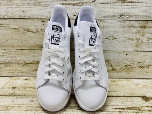 スニーカーのadidas