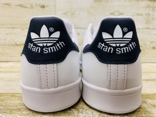 adidasのスタンスミス