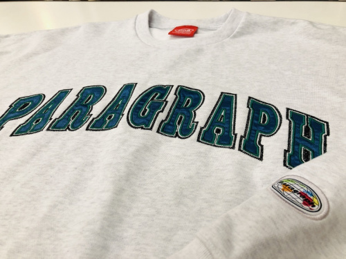 韓国ストリートのビッグロゴスウェット