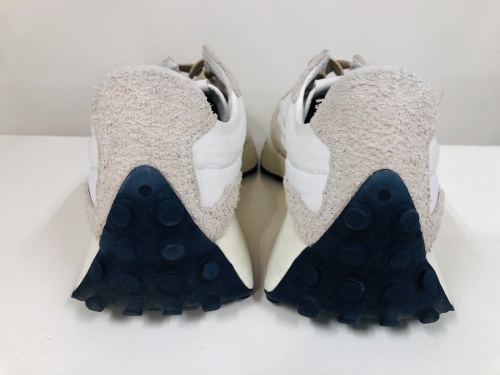 ニューバランスのMS327RF1