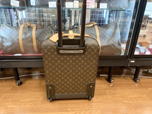 スーツケースのモノグラム