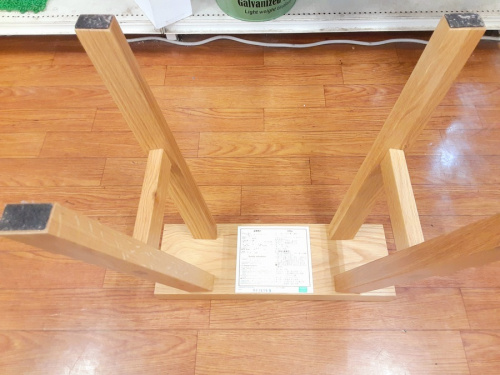 ベンチのサイドテーブル