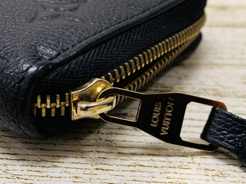 ジッピーウォレットのモノグラム