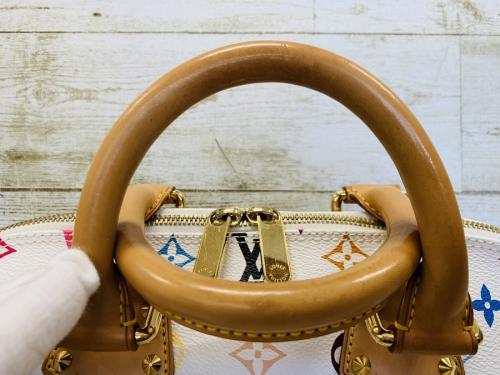 モノグラムのマルチカラー