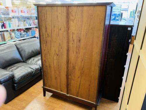 コレクションボードのキャビネット