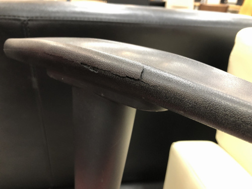 中古家具取り扱い地域最大級】GTRACINGのゲーミングチェアのご紹介です