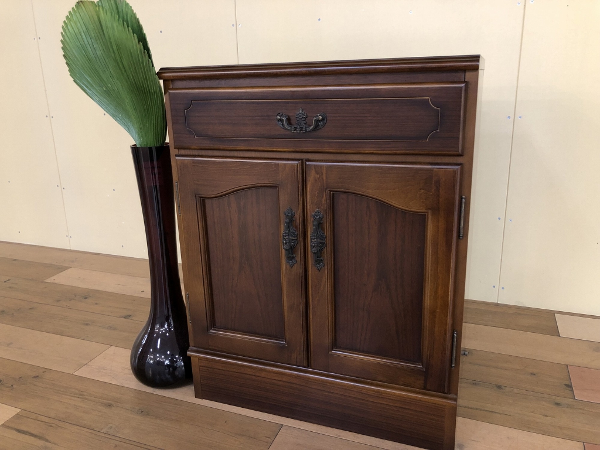 奥深い木の温もり♬ karimoku(カリモク) コロニアルシリーズの