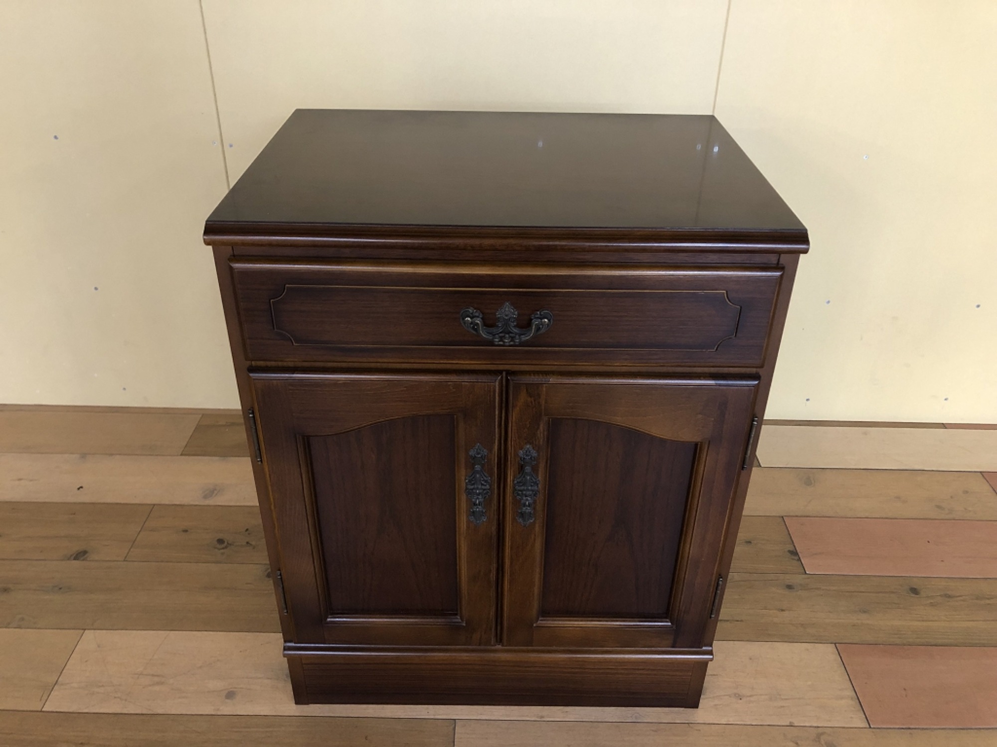 奥深い木の温もり♬ karimoku(カリモク) コロニアルシリーズの