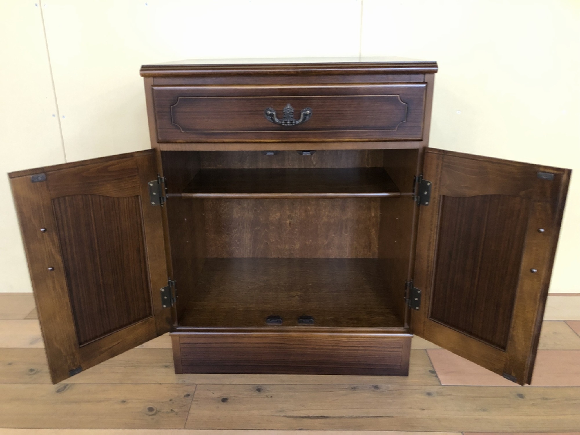 奥深い木の温もり♬ karimoku(カリモク) コロニアルシリーズの