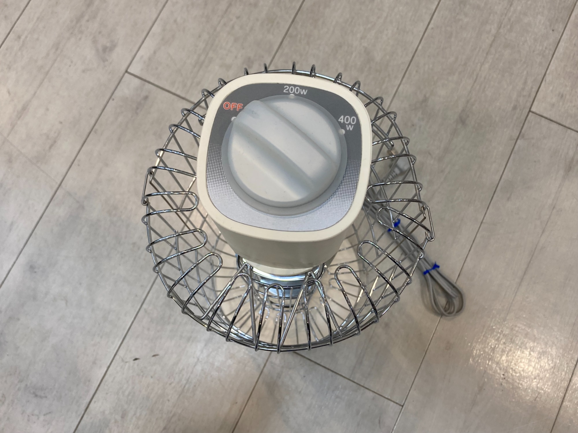 【トレファク神戸南店】Aladdinの遠赤外線ヒーターです【取りに来られる方限定】 Aladdin(アラジン)とDAIKIN(ダイキン)の遠赤外線ヒーターを買取入荷
