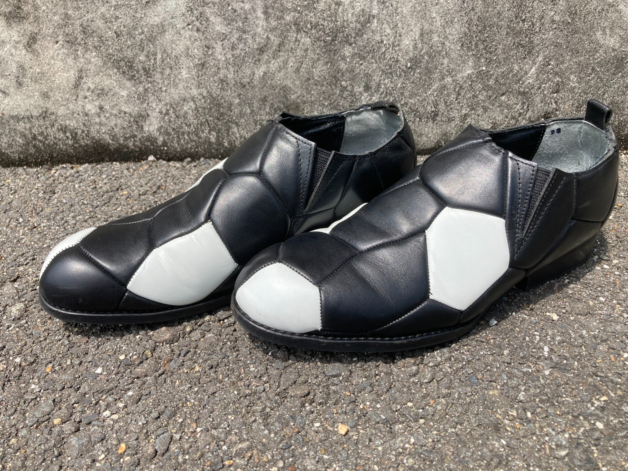 COMME des GARÇONS サッカーボールデザイン シューズ サッカーボール？それともシューズ？COMME des GARCONS
