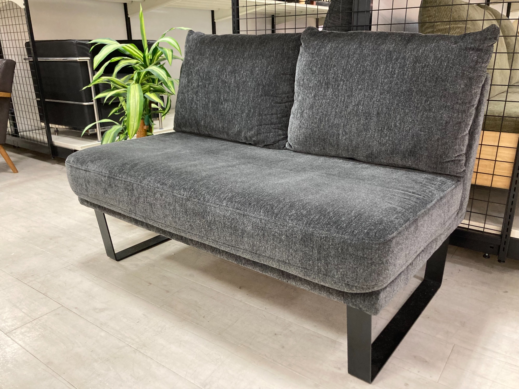 2人掛けファブリックソファーのご紹介です。｜2025年08月15日