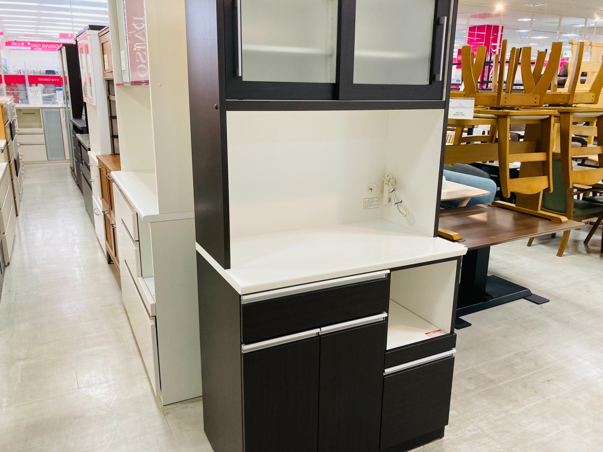 家具買取強化中】ニトリの2枚扉レンジボードをご紹介します。｜2025年