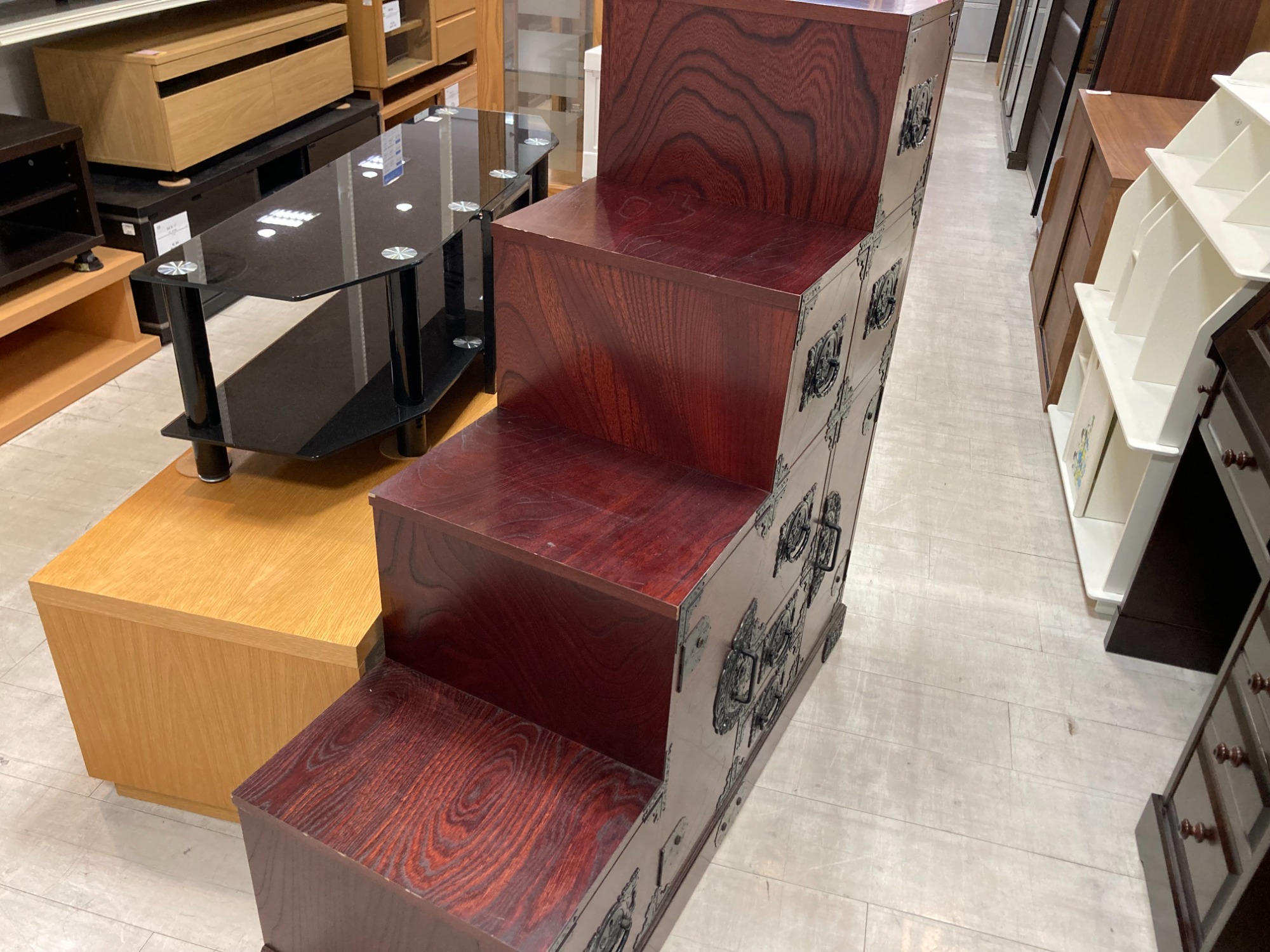 様々な家具取り揃えてます！】飛鳥民芸の階段箪笥をご紹介いたします