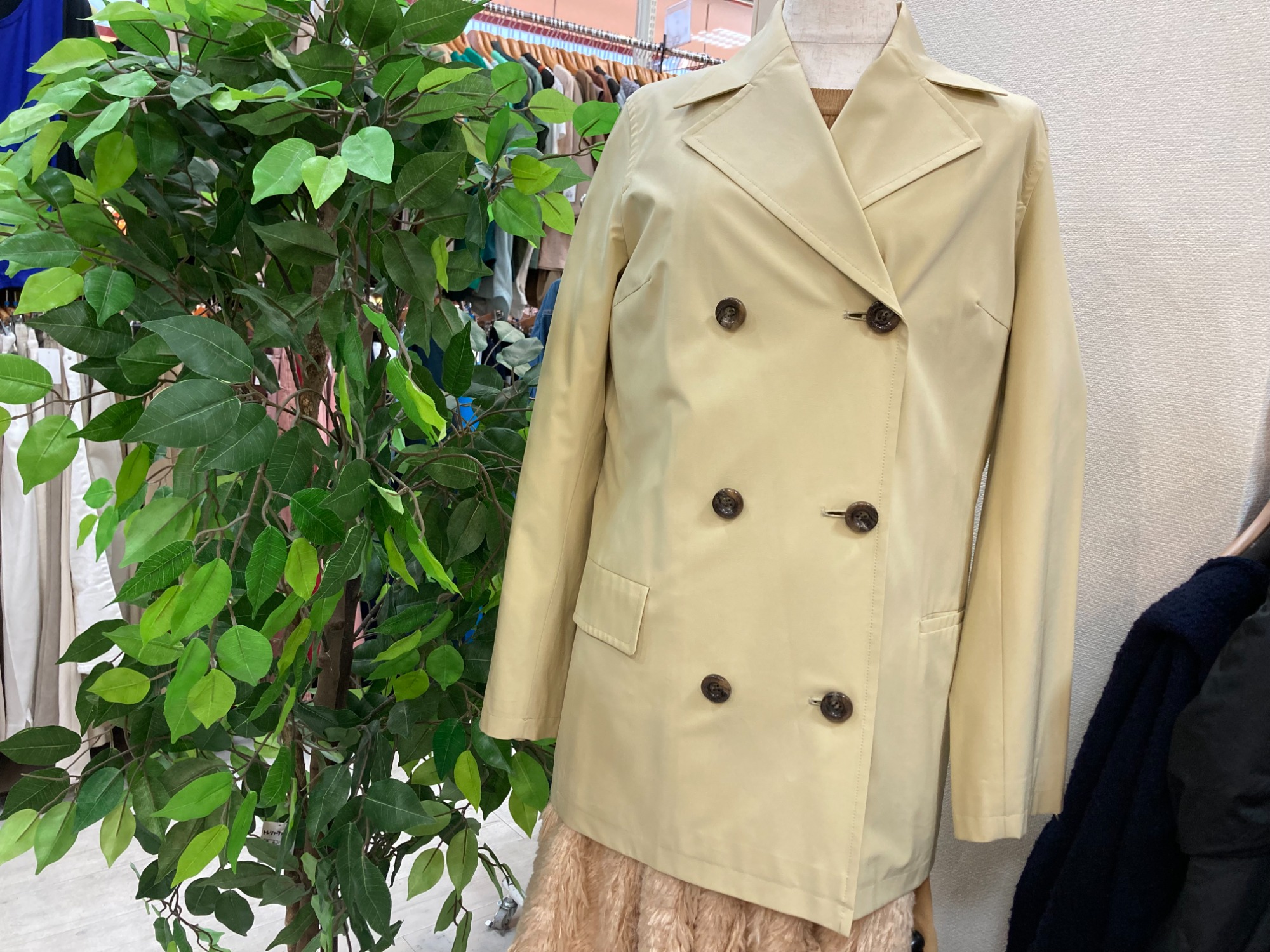 バーバリーロンドン　薄い黄色のトレンチコート 中古・古着通販】BURBERRY LONDON (バーバリーロンドン) スプリング