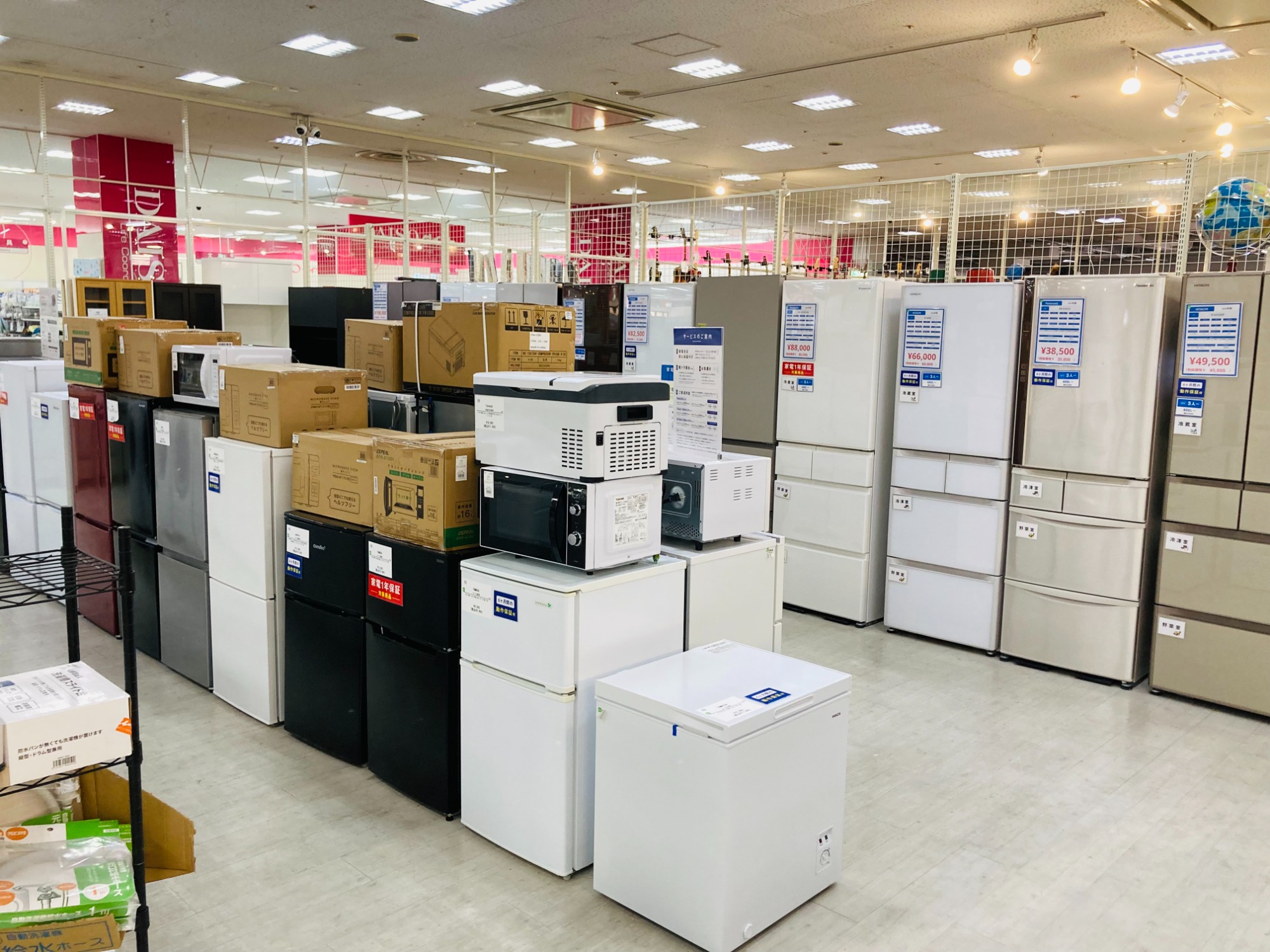 家電販売おこなっております。MITSUBISHI(ミツビシ）の3ドア冷蔵庫の