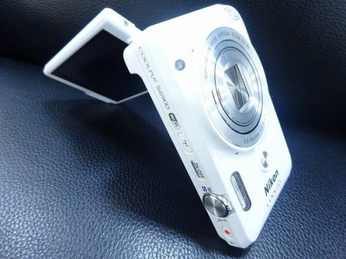 デジタルカメラのニコン（NIKON）