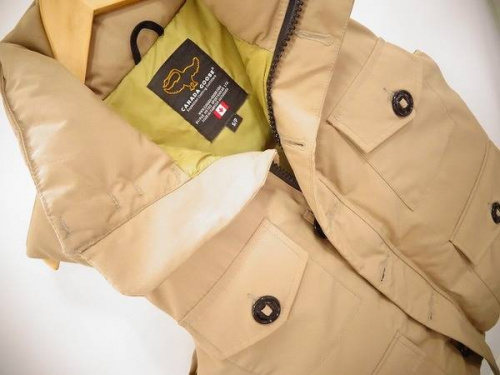 メンズファッションのダウンベスト