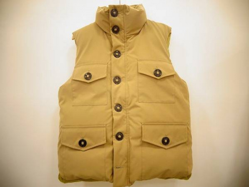 ダウンベストのカナダグース（CANADA GOOSE）