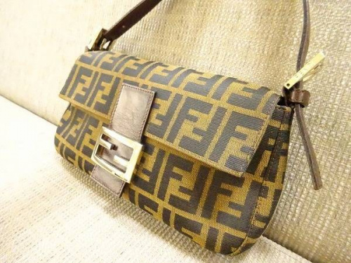 京都宇治のフェンディ(FENDI)